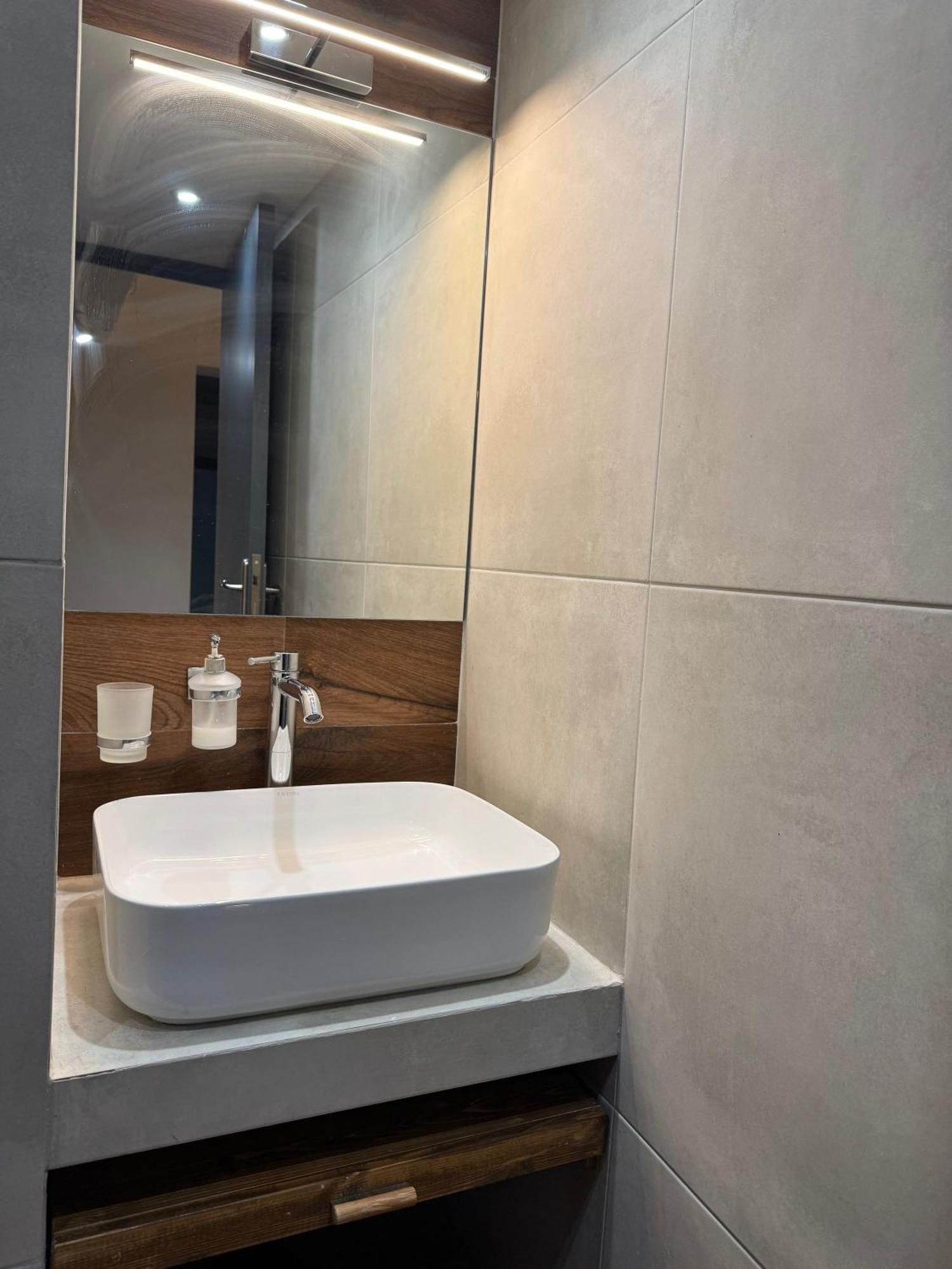 Haris 302 Apartment By Vpn Accomodation Athena Bagian luar foto